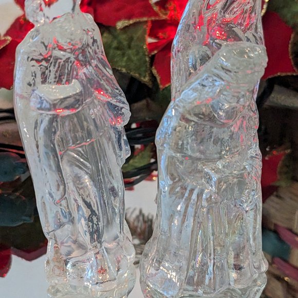 6 Piece Iridescent Glass Nativity Figures + Vibrant Needlepoint-Like Placemat - Picture 12 of 13